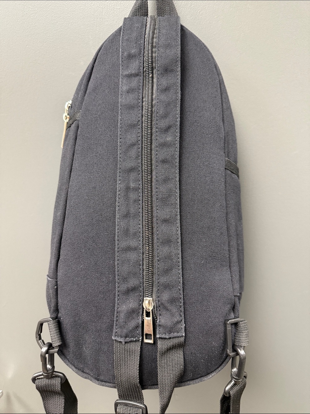 Black Cat Peek-A-Boo Sling Backpack - Cute Cat Design - Picture 5 of 8